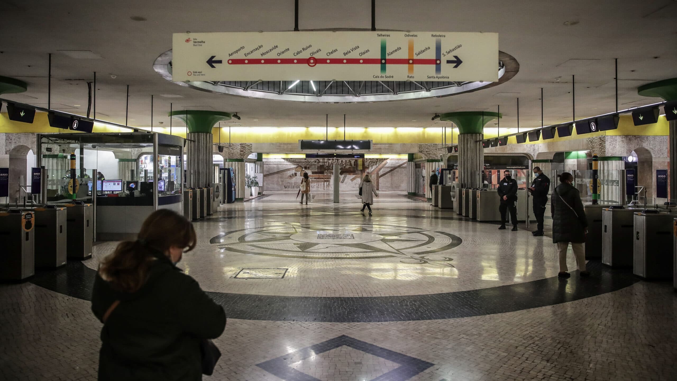 Environmentalists want Lisbon Metro to open at 5:30 am due to rising fuel prices