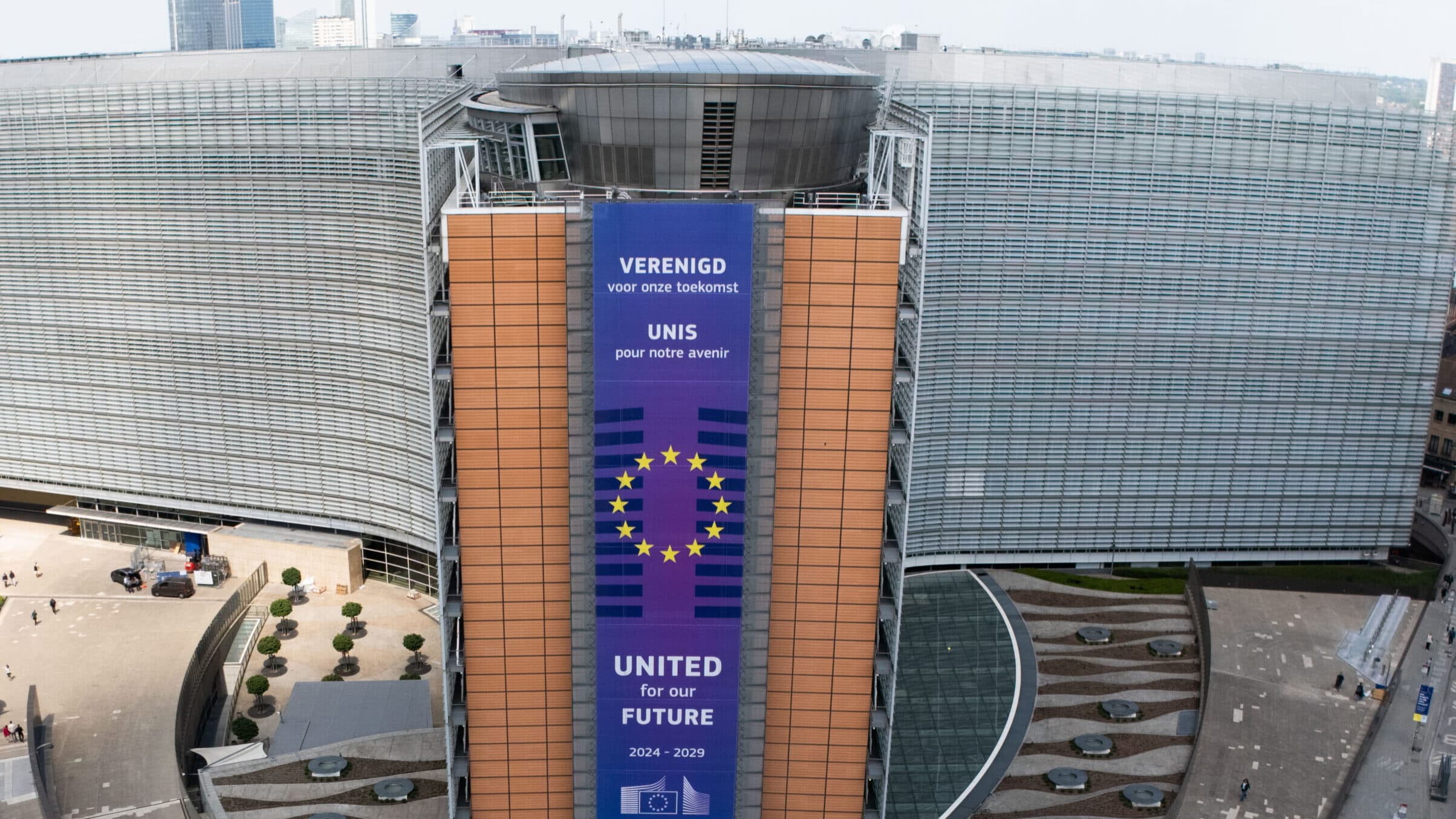 Pornographic content platforms allow access to minors, Brussels accuses