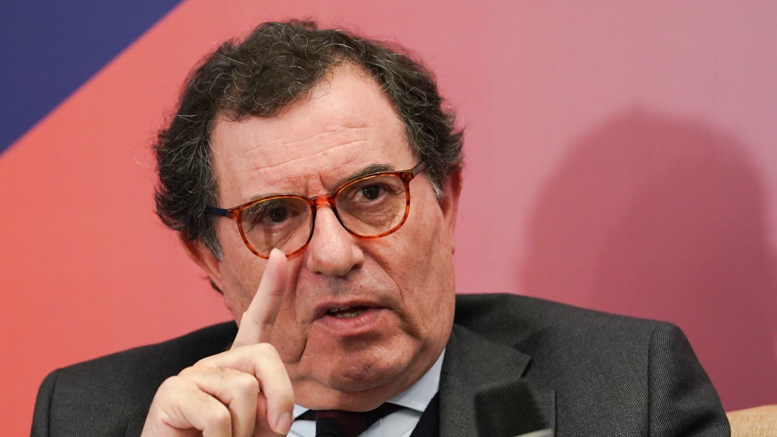 Minister of Economy assures that "regionalisation will happen when the people want it"