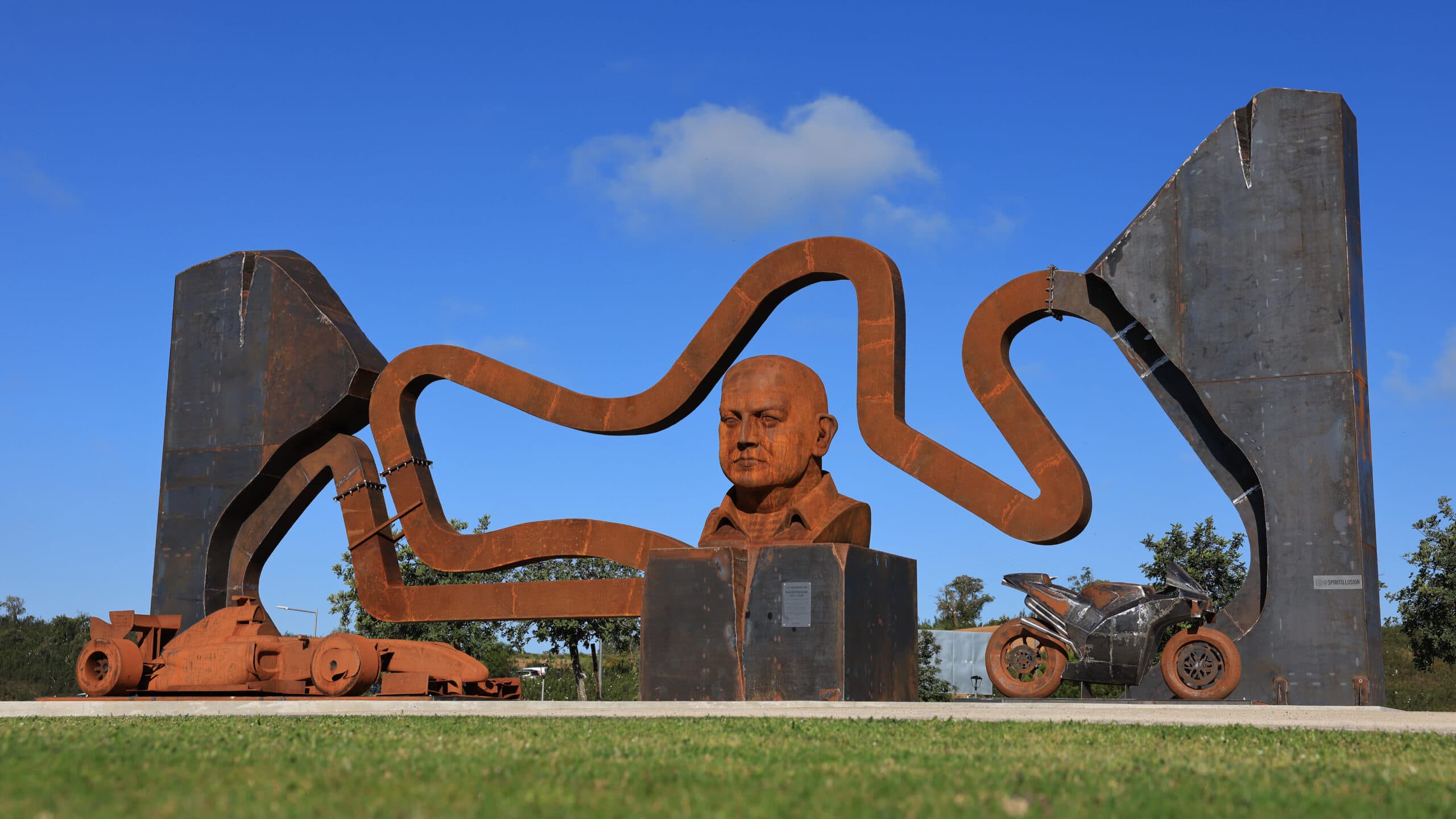 Algarve International Circuit honours founder with sculpture during Superbike weekend