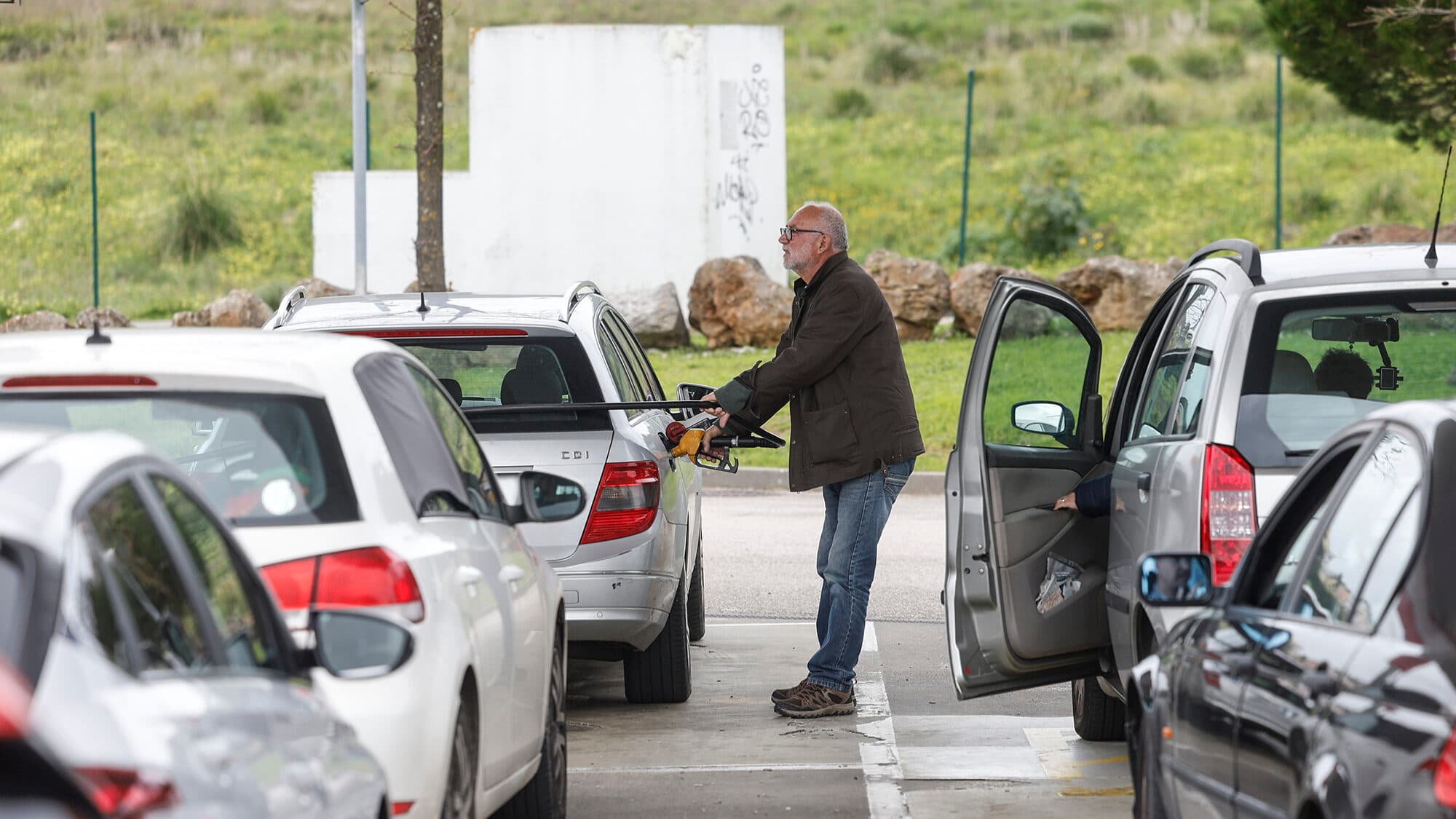 Government increases tax relief on petrol and decreases it on diesel