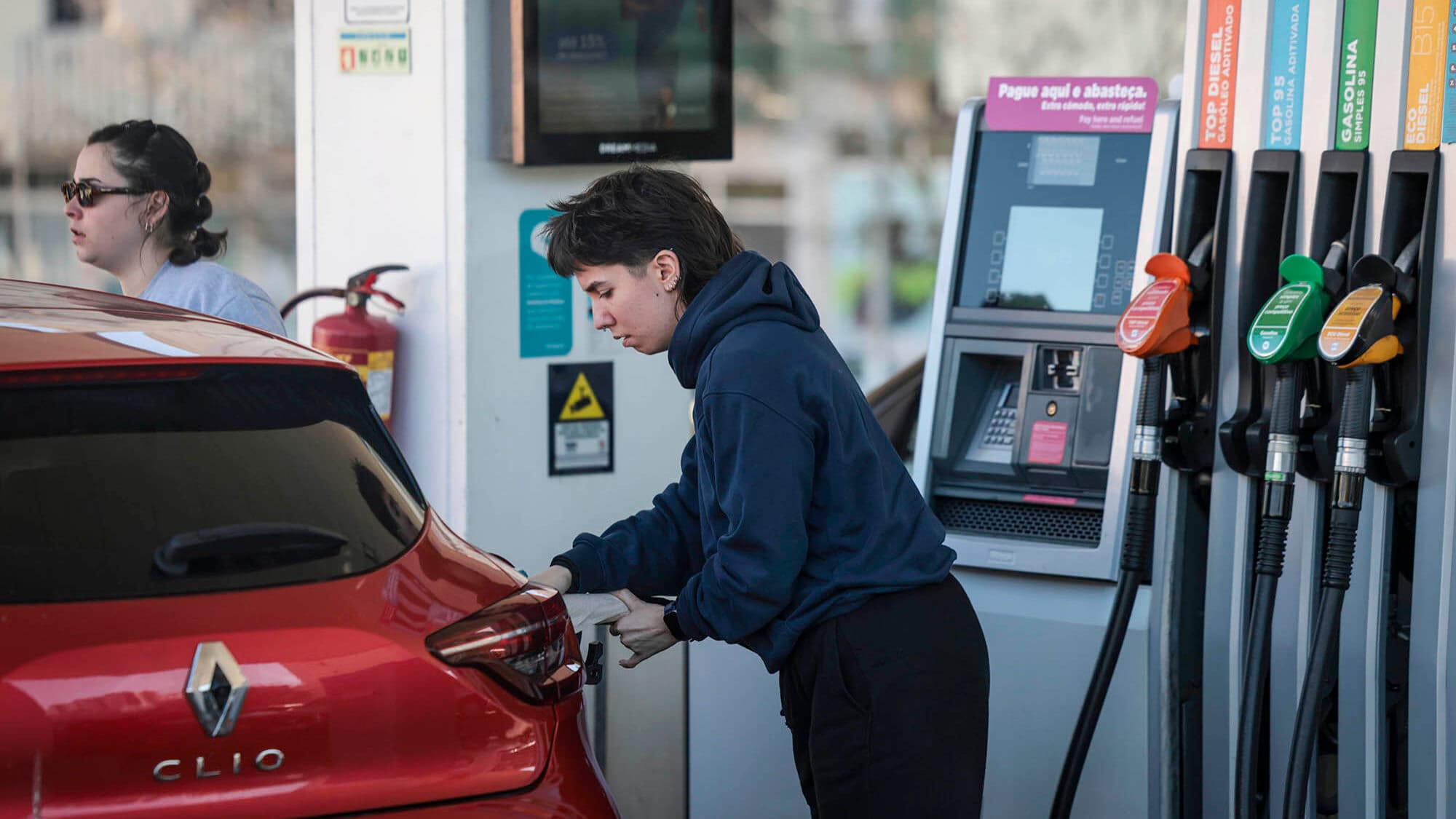 Government adjusts fuel tax discount