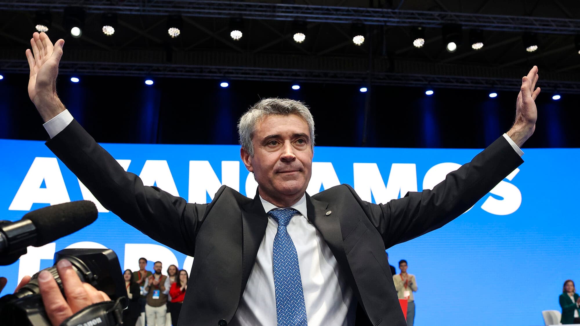 PS united in form, but stuck in the 'neither-nor' and far from establishing itself as an alternative to the Government