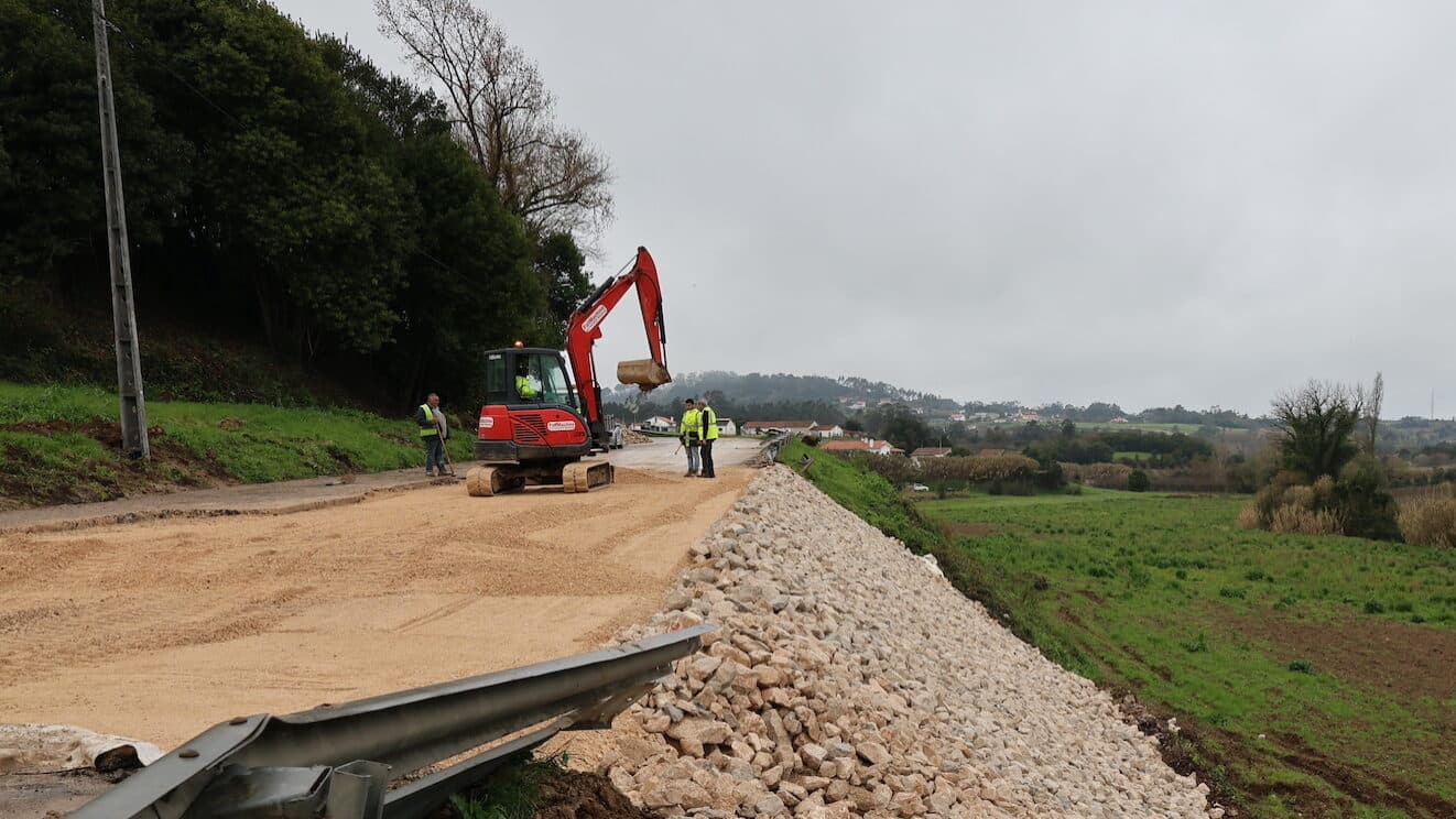 Over 90% of road closures resolved. 34 routes remain blocked