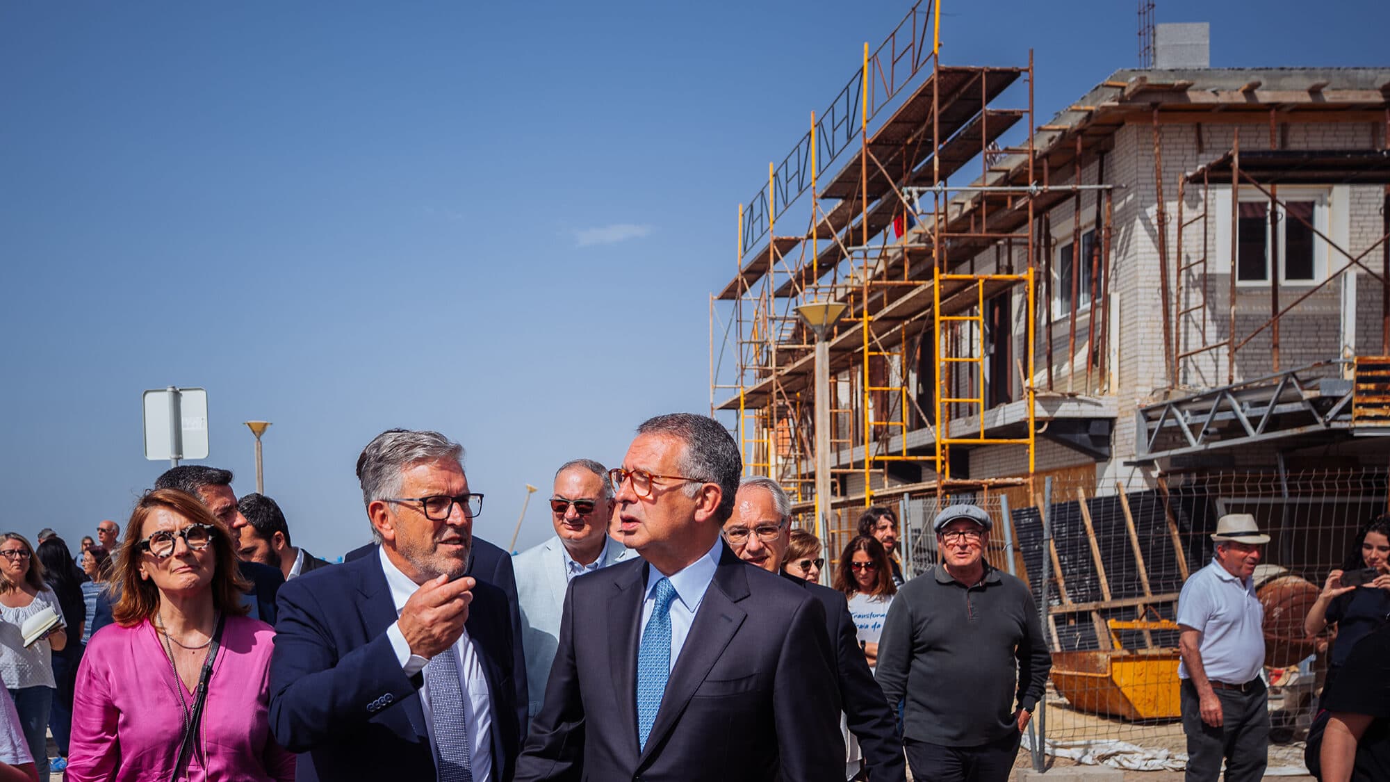 The notebook full of complaints that Seguro brings from the Open Presidency