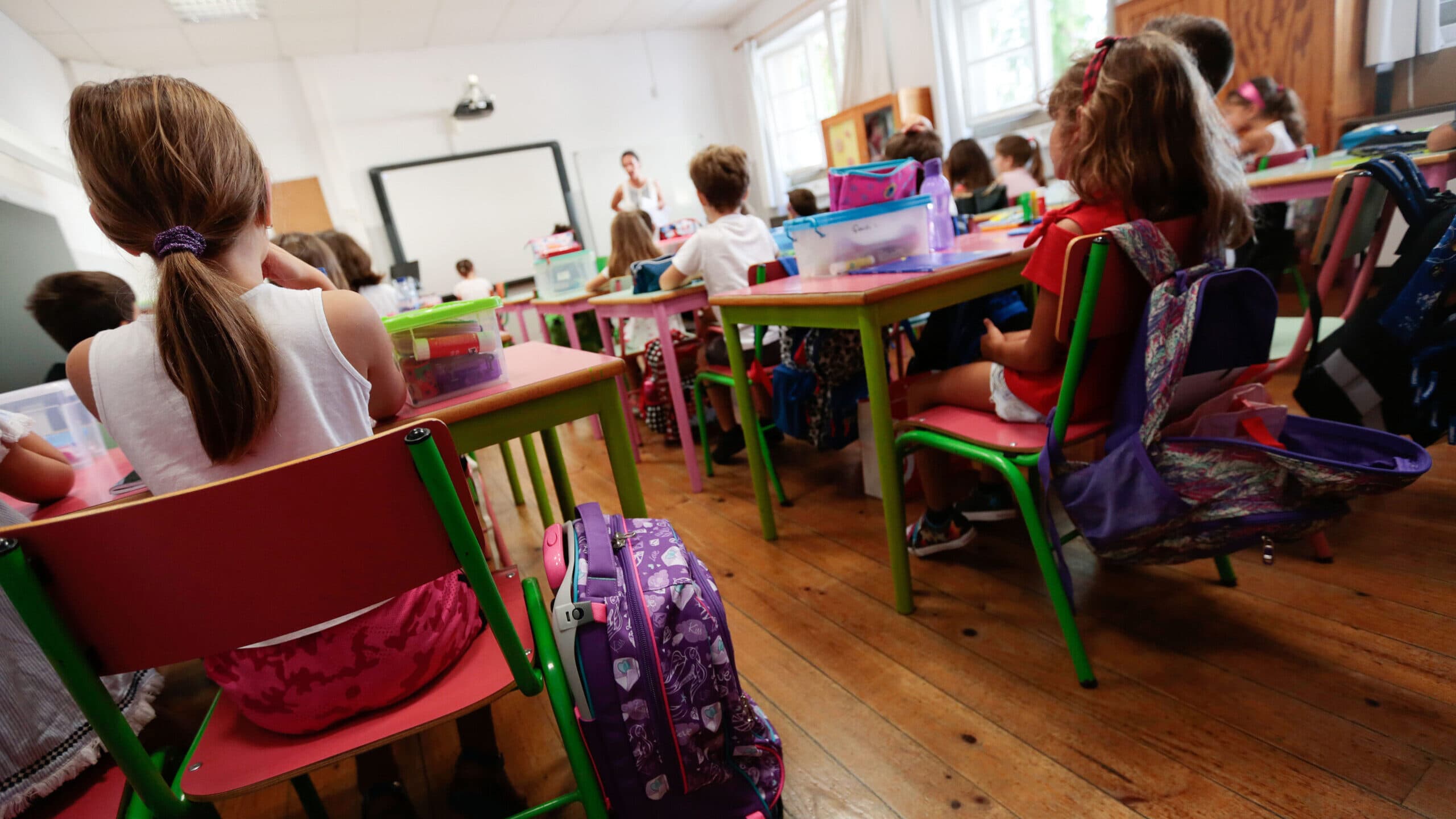 Eight thousand teachers work more than 50 km from home, many without travel support