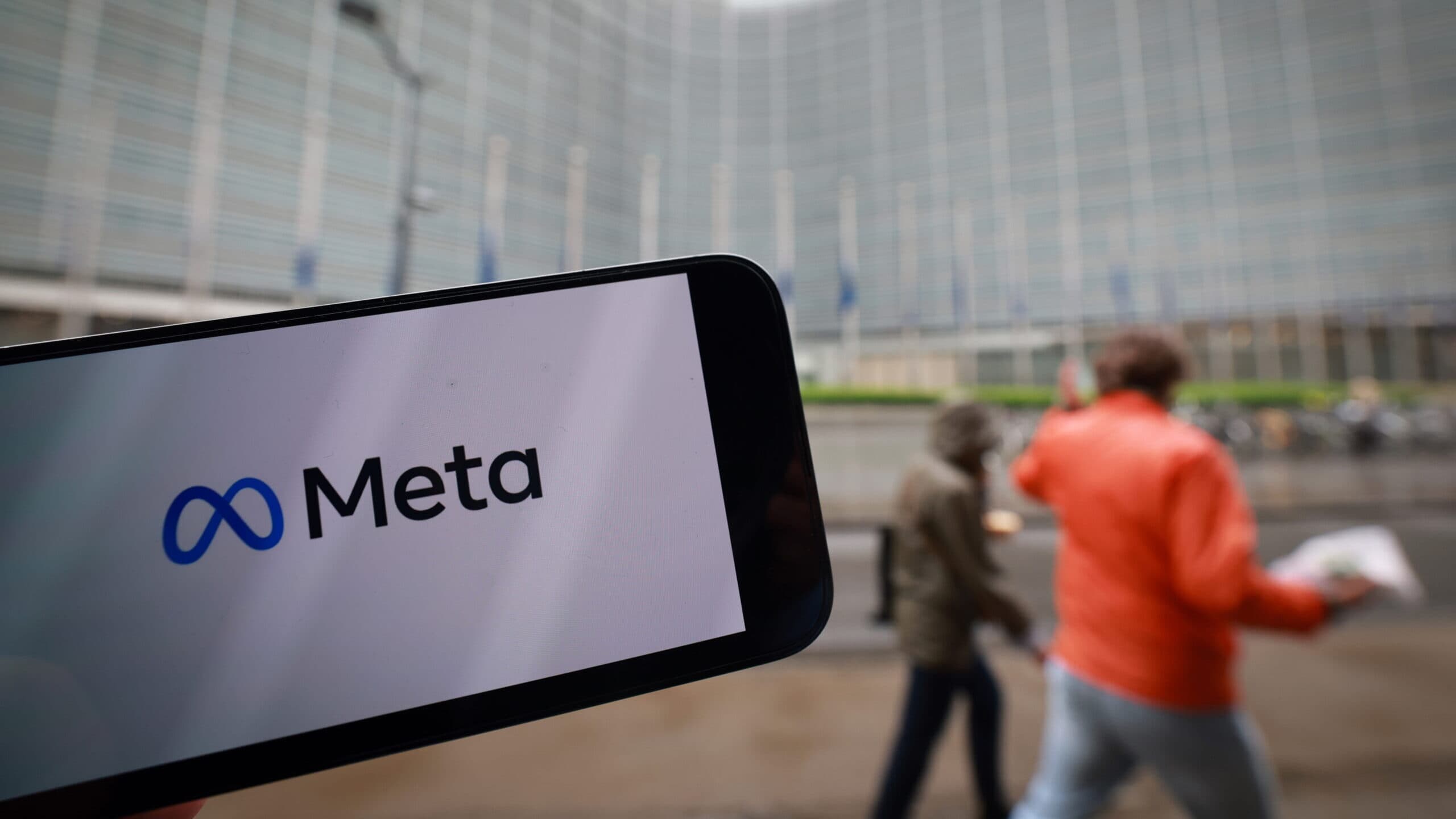 Brussels threatens to fine Meta over minors on social media and demands age verification from member states