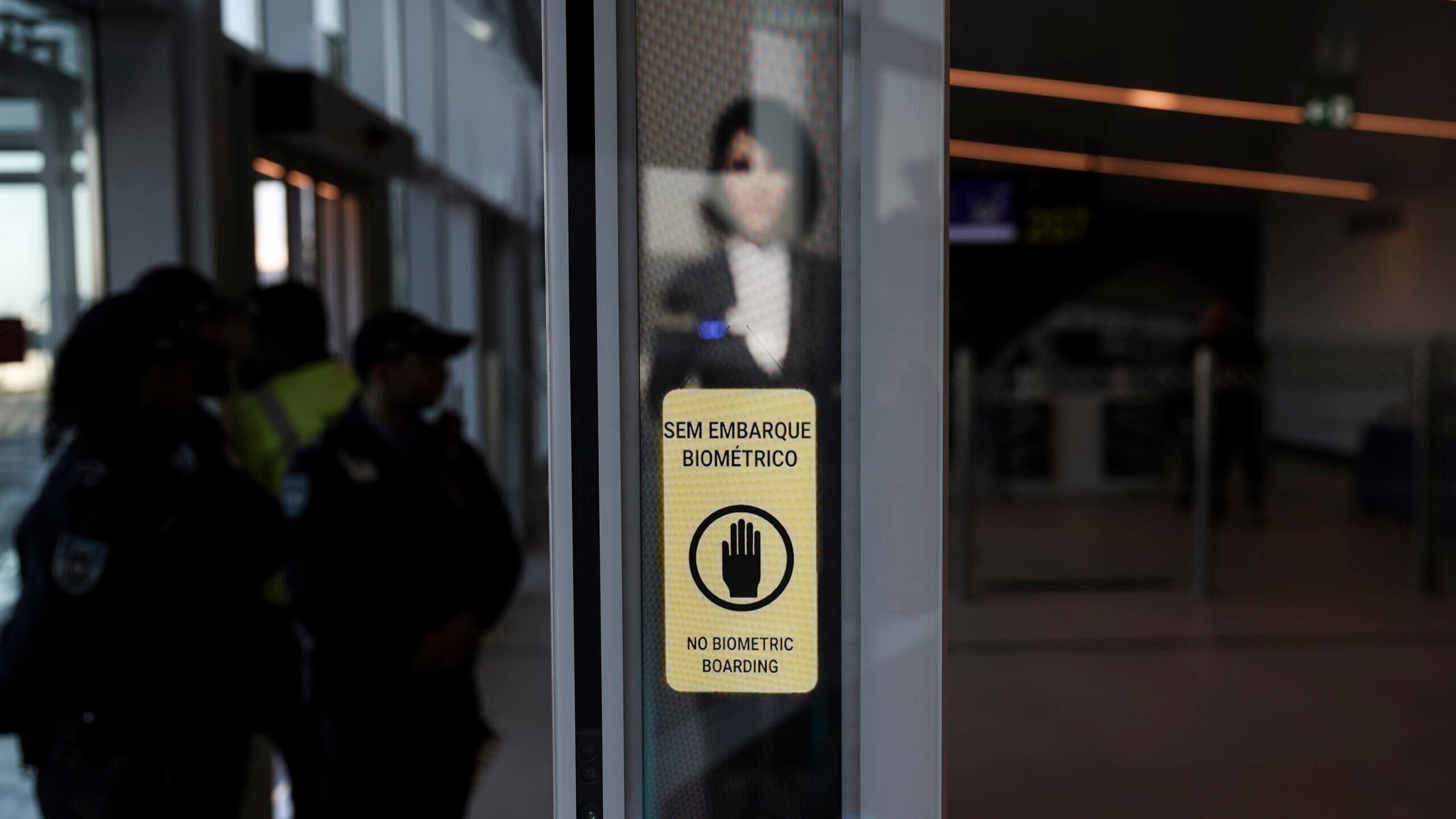 PSP suspends biometrics at airport departures to prevent missed flights