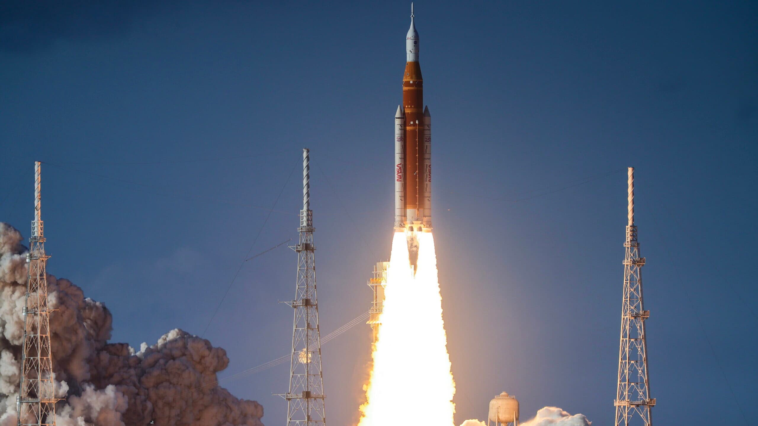 Artemis launches successfully. "It is living the dream of seeing man return to the Moon"