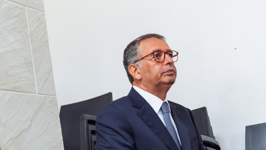 President promulgates new rules for temporary hospital doctors