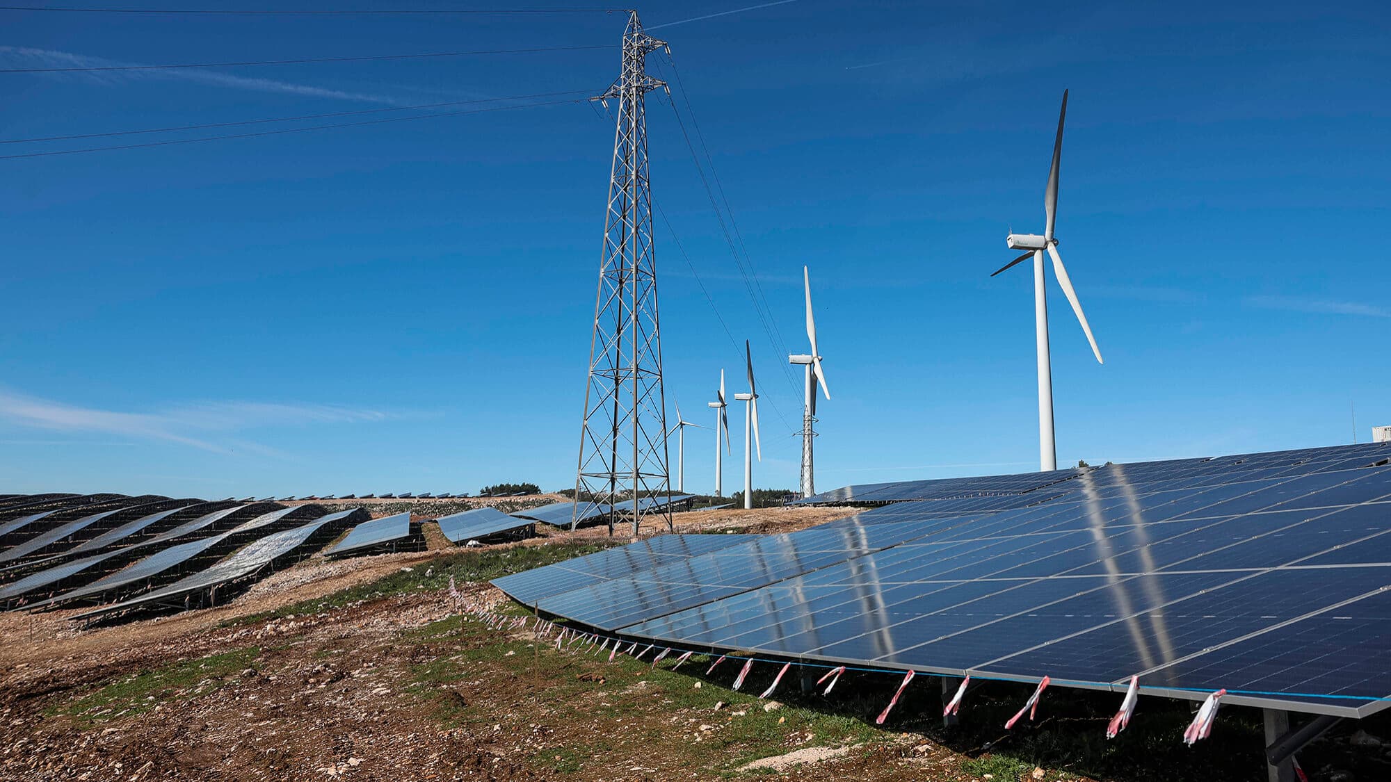 Finerge secures 115 million euro financing for four hybrid solar projects in the North