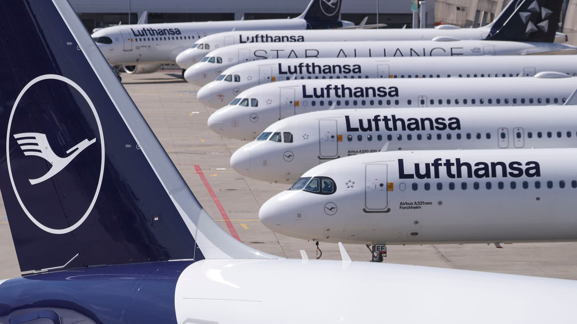 Lufthansa and Air France shares drop before Portugal announces TAP buyer