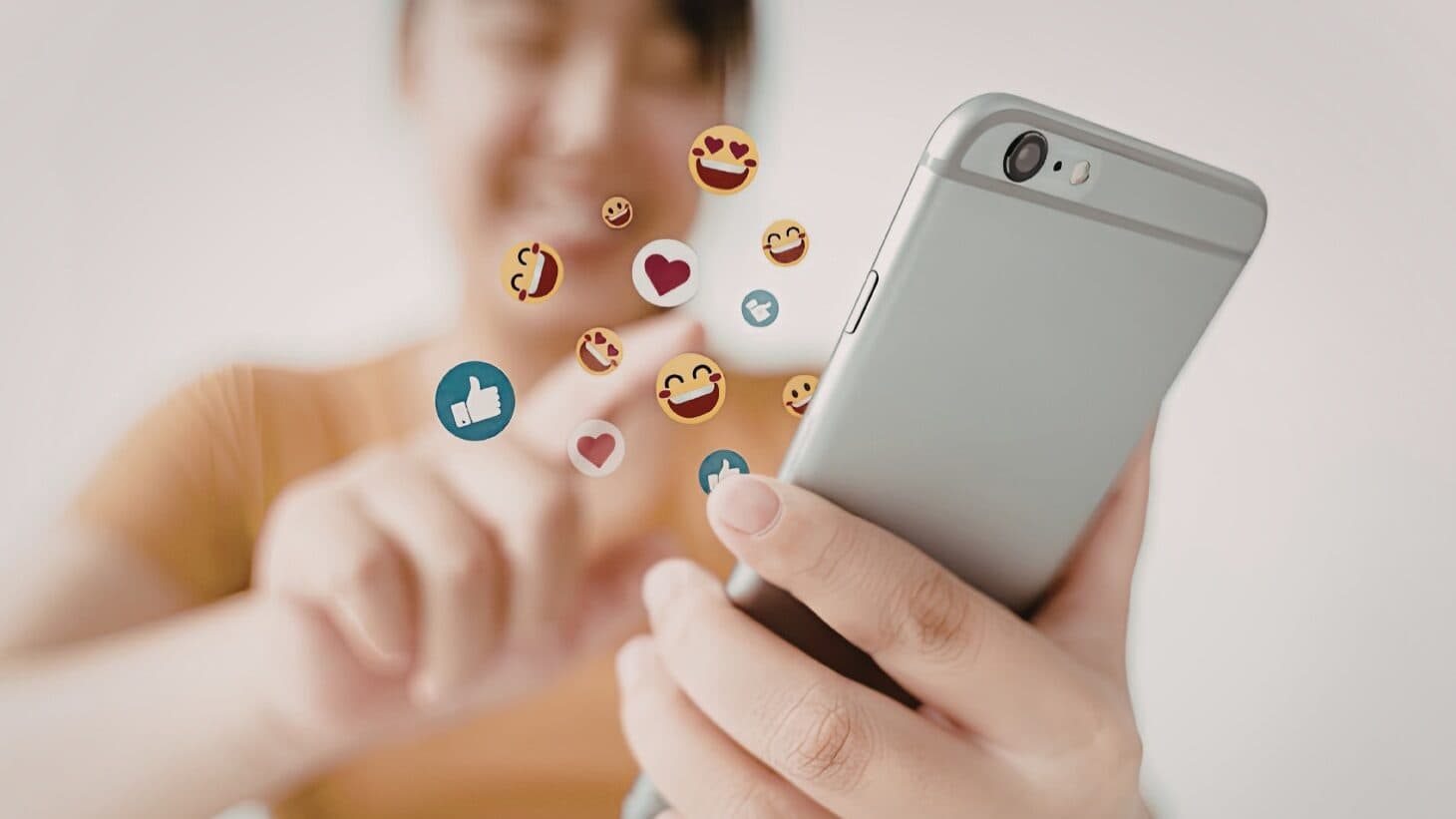 What is the most used emoji in Portuguese-language posts? ✨