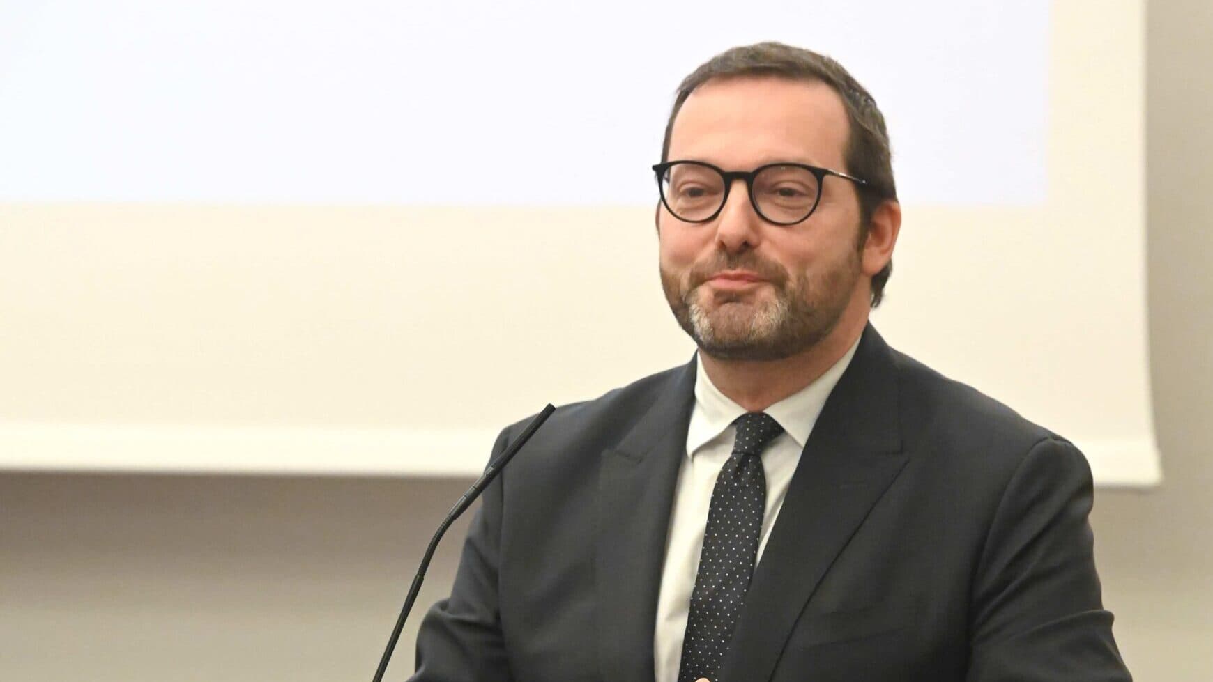 Economist who served in the Government and at Belém is the new rector of the University of Porto