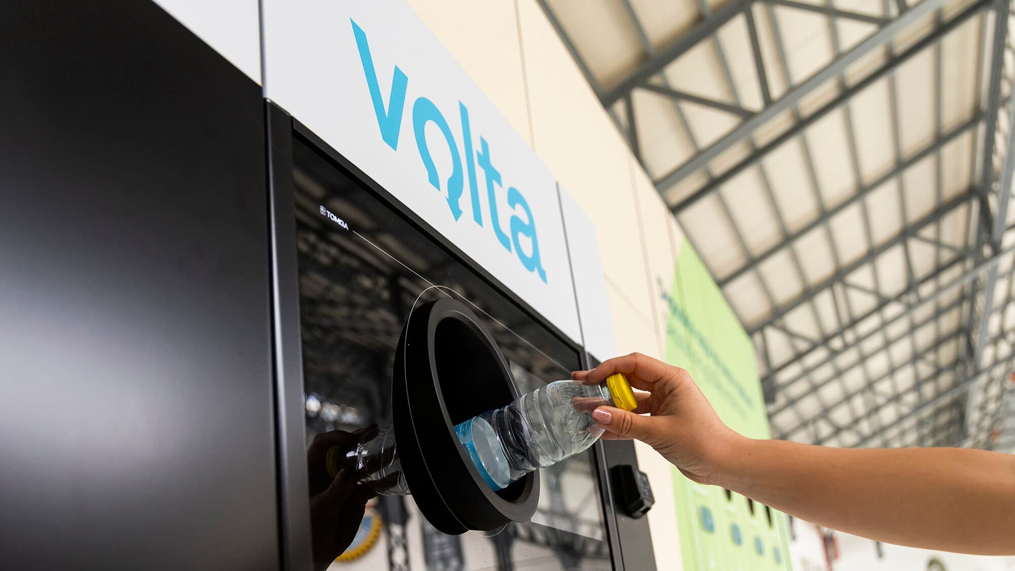 Too many machines for too few packages: the refund scheme for returning cans and bottles begins