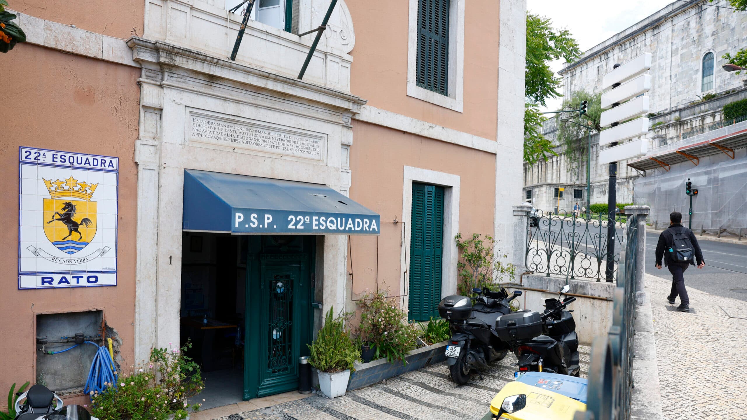 Three police officers arrested in the Rato station case placed under house arrest