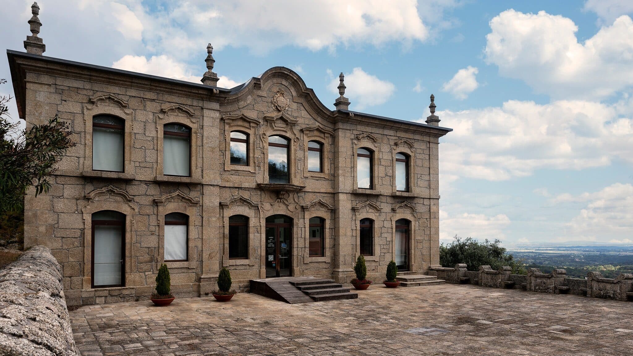 Cartuxa Monastery in Oeiras and Picadeiro Palace in Fundão classified as monuments of public interest