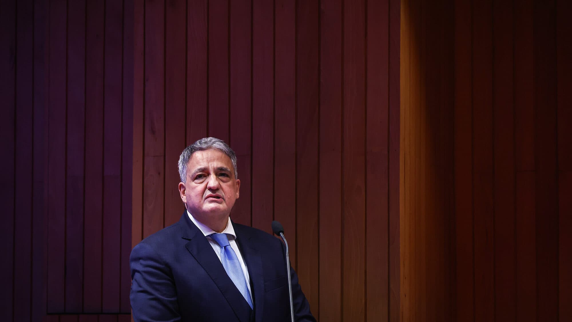 Caixa CEO calls for higher public sector salaries