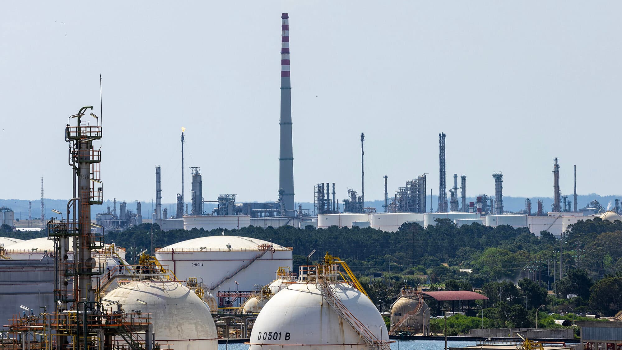 SEDES warns of risks in Galp-Moeve refinery agreement