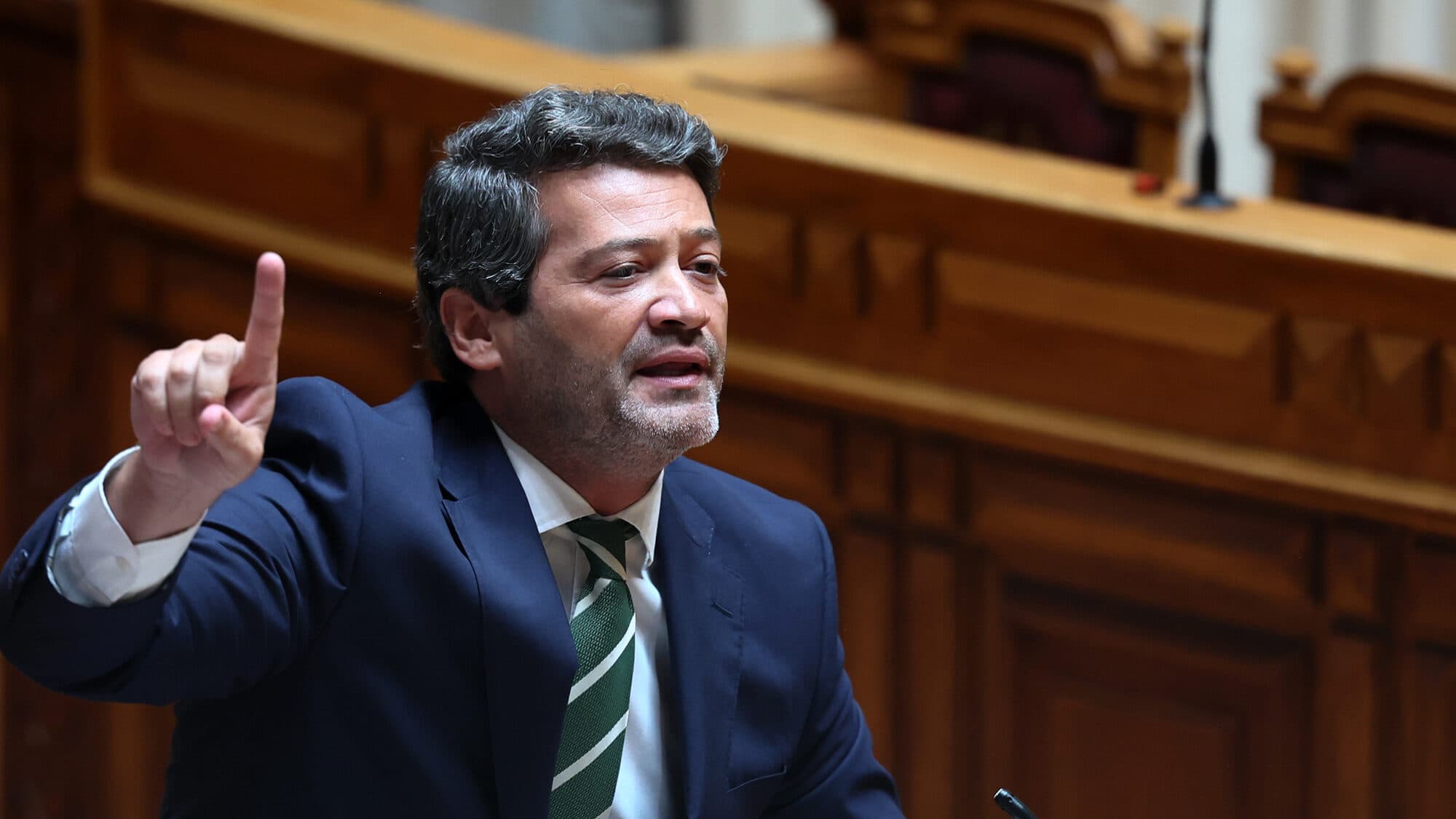 Chega claims to be “left-wing” on lowering the retirement age amid criticism from all benches