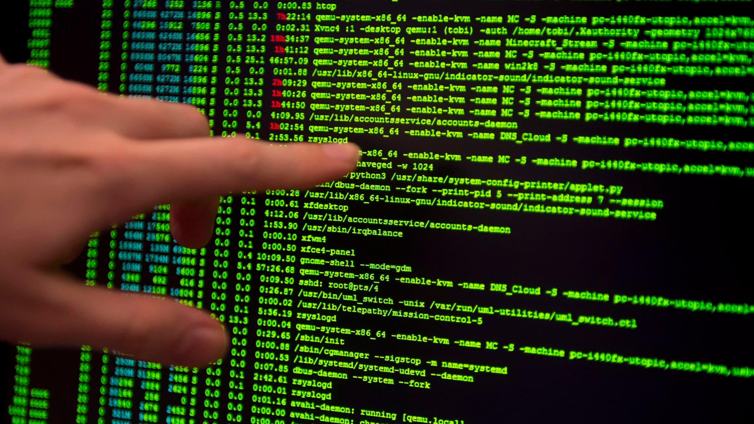 Spanish police arrest members of an internet fraud network that siphoned off 140 million euros
