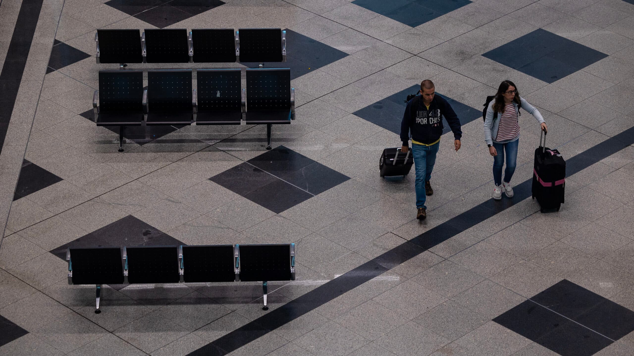 Porto Airport experiences wait times at border control “above parameters” this morning