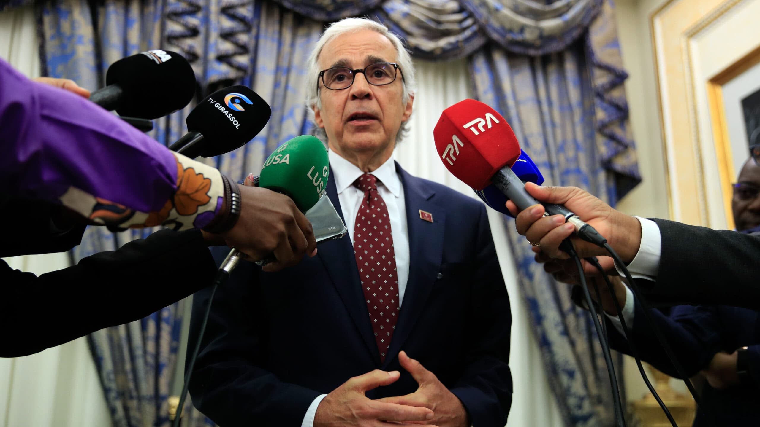 Aguiar-Branco hopes for a "return to democratic normality" in Bissau