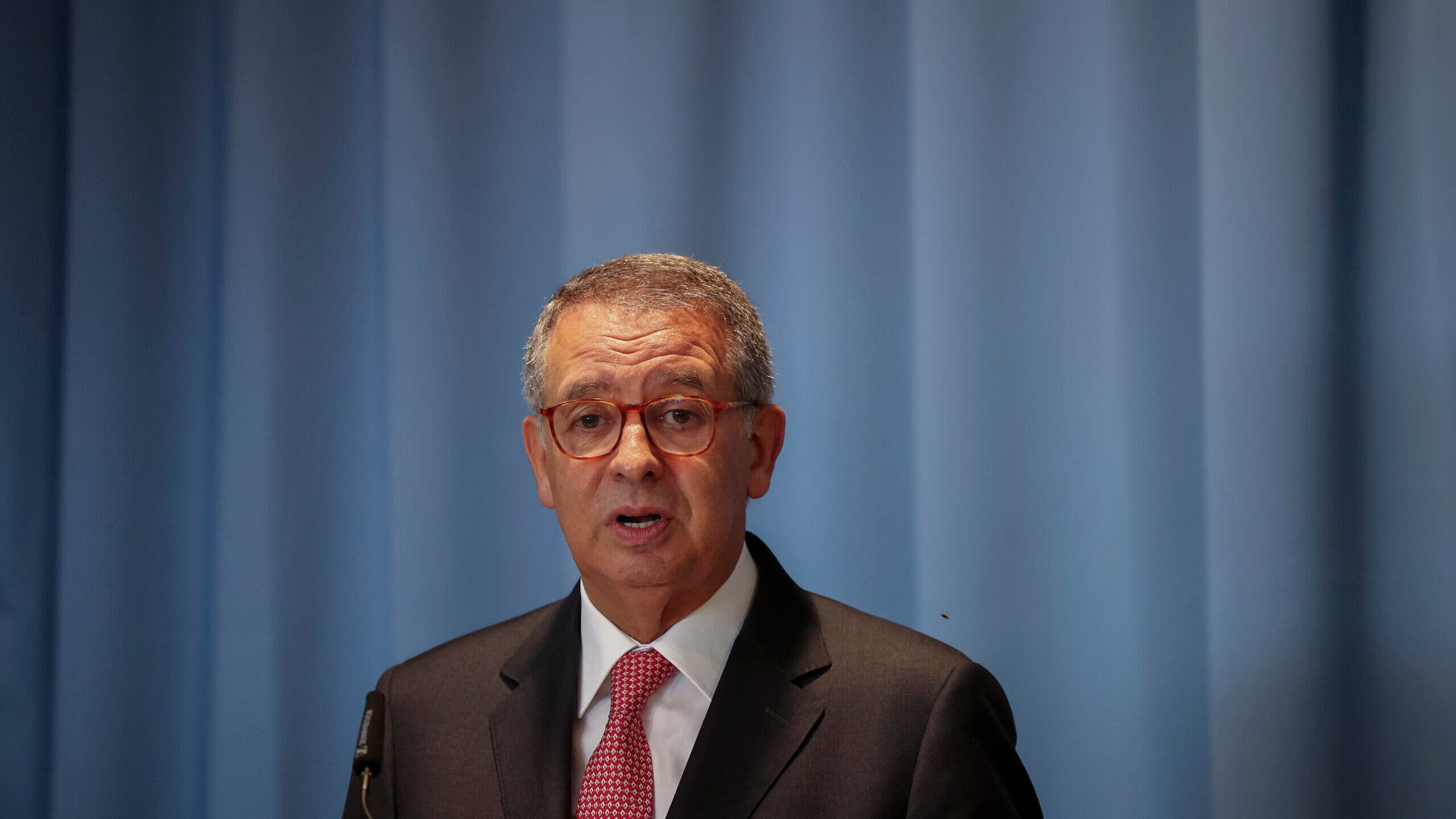 Seguro considers it unacceptable that the State has resigned from social support