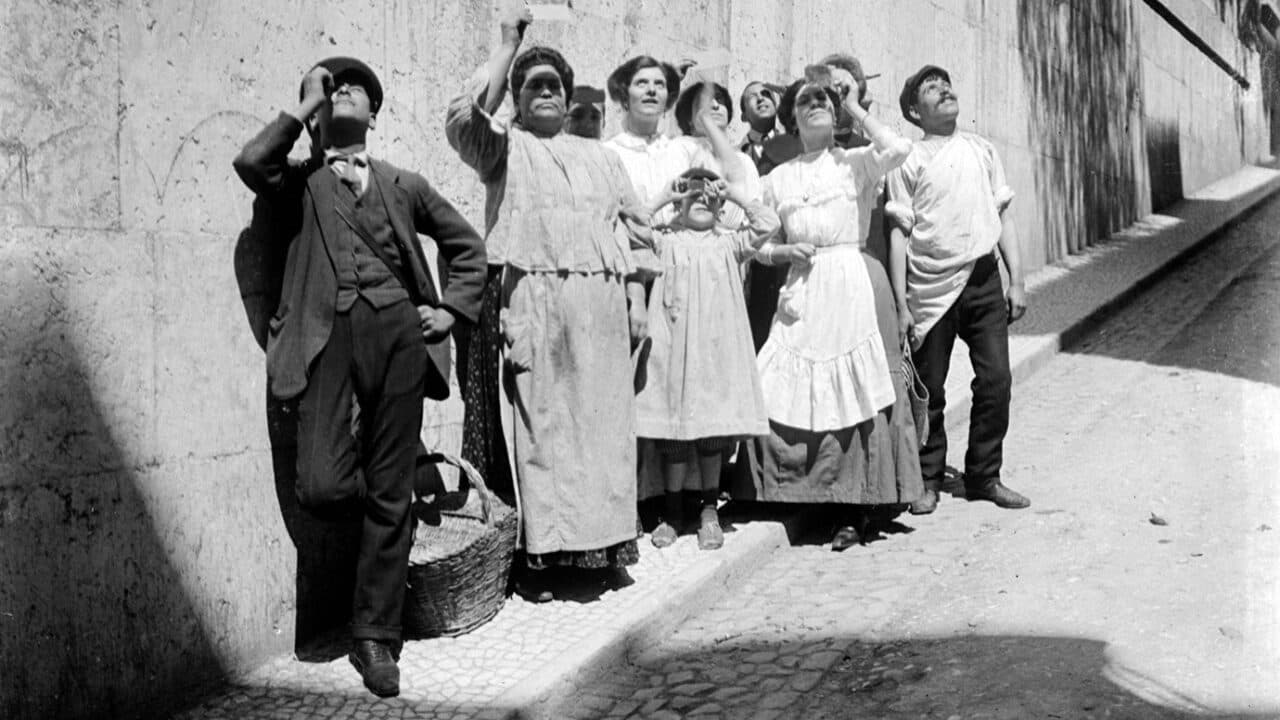 Joshua Benoliel, the photographer who 114 years ago captured Lisbon residents watching the eclipse