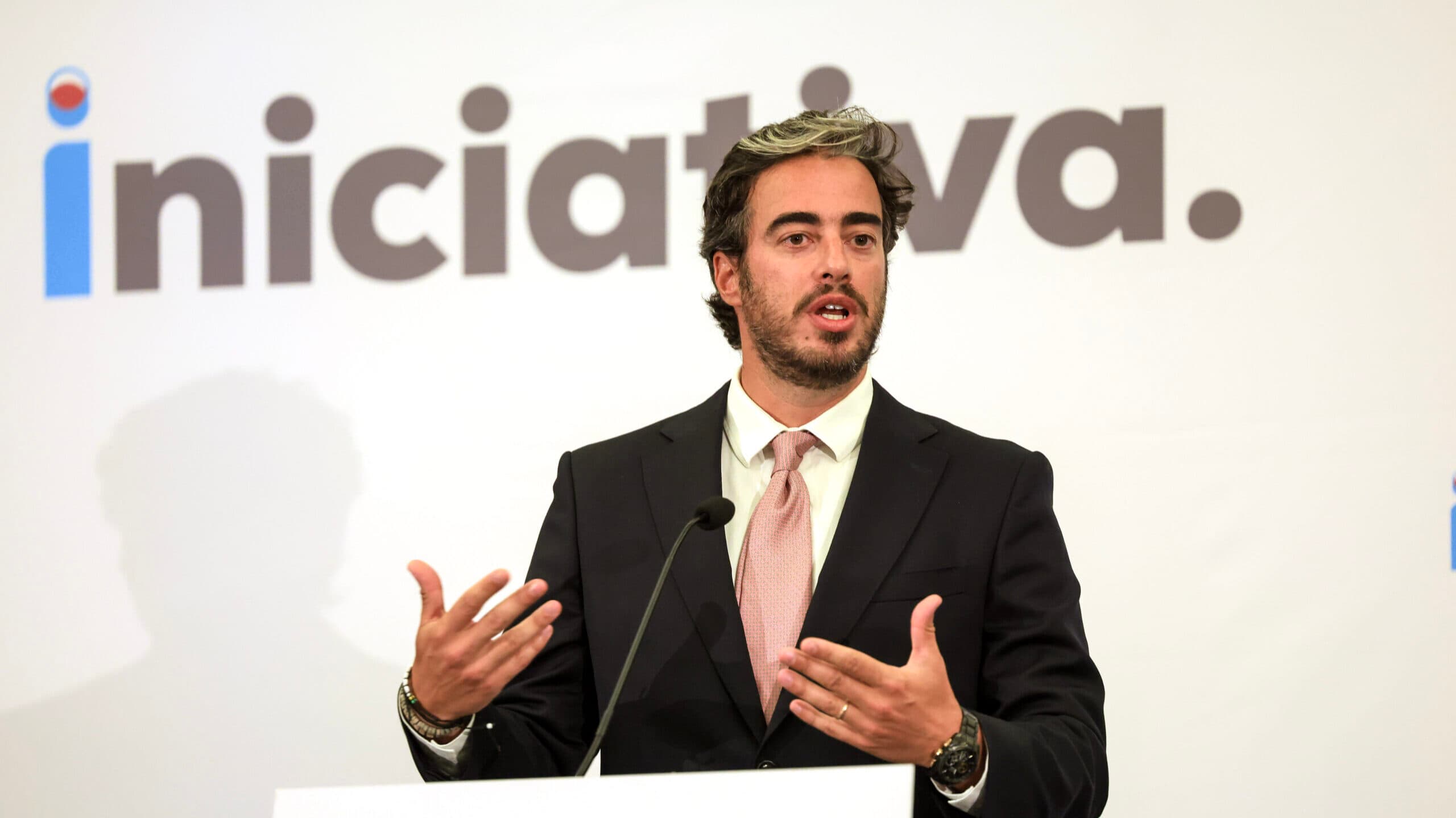 IL accuses PSD of 'trying to buy the Portuguese people's votes' and of an 'electoral raffle' with IRS tax cuts