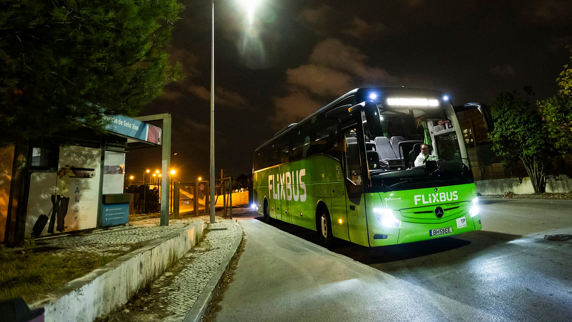 We hitched a ride with Flixbus on its debut at Sete Rios. Rede Expressos does not miss the “party”