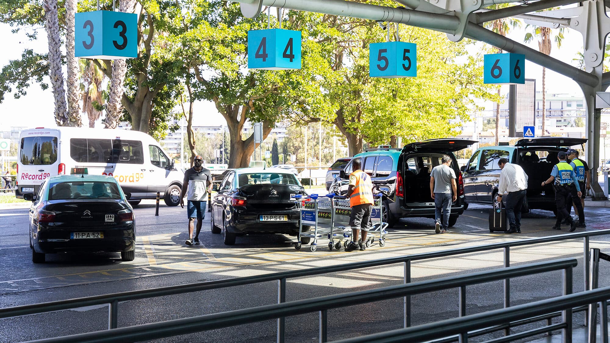 We went to catch a taxi at the airport. The 16-euro flat rate has not yet landed in Lisbon (but it is coming)