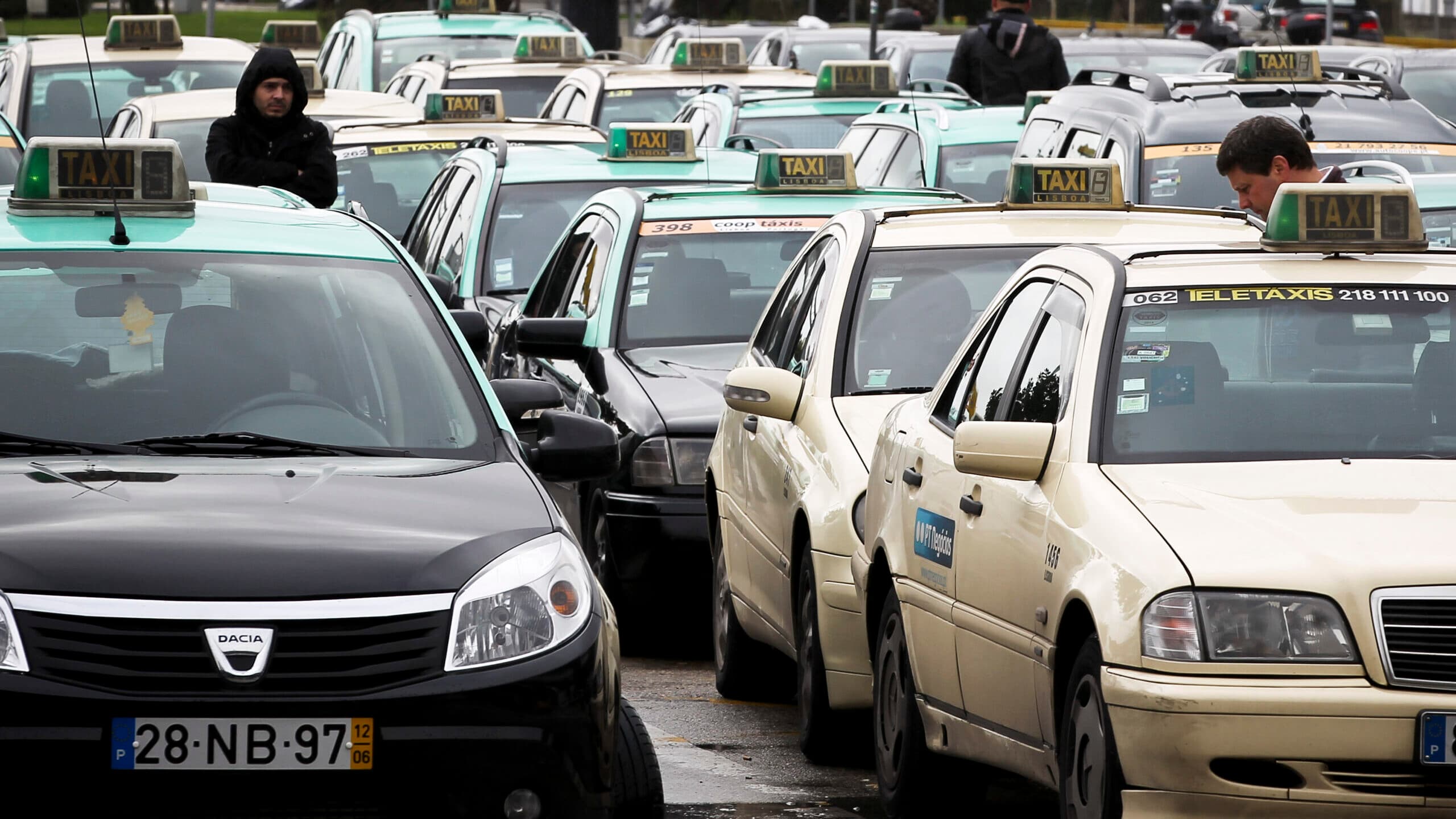 Fixed taxi fares at Lisbon airport in effect on Thursday, though some measures are still missing