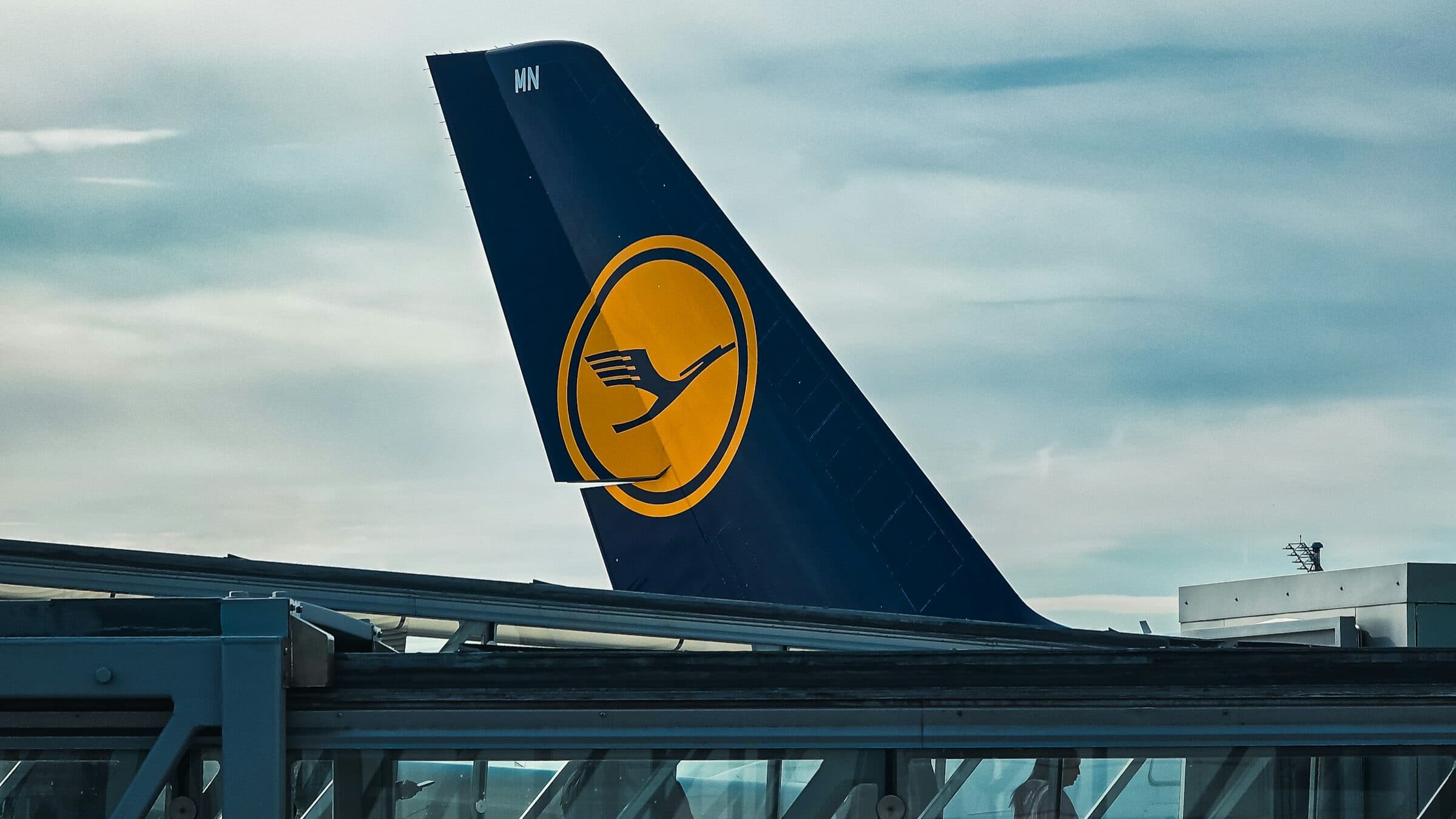 Lufthansa must pay a deposit of up to 30 million for the acquisition of TAP