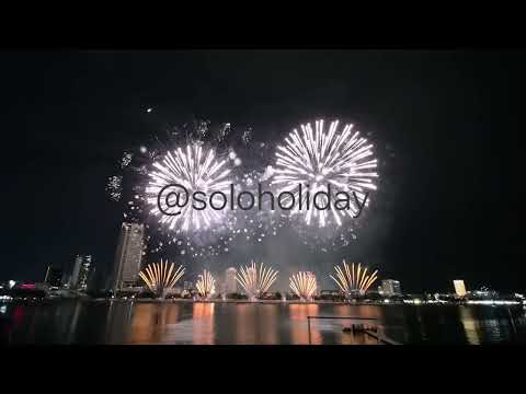 DIFF festival Da Nang International Firework Festival performed by Portugal (won the championship)