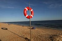 Authorities conduct search for 24-year-old man missing at sea in Costa da Caparica
