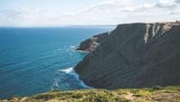 Paraglider dies after alleged fall from ravine in Sesimbra