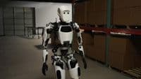 “She suddenly kicked out”: Five-year-old girl loses four teeth after being struck by a robot