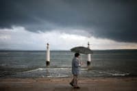 Persistent rain and waves up to 5.5 metres put districts on alert