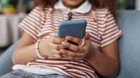 Mobile phones banned up to 9th grade: "What we do positively in schools, society ruins"