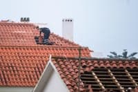 Two men die repairing roofs in Batalha and Alcobaça. Death toll from Storm Kristin rises to eight