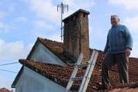 'I'm up here on my own': this man is on the roof — and there are more like him