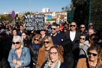 Hundreds protest closure of Barreiro maternity unit