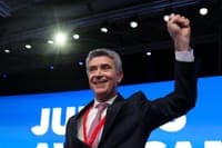 Carneiro challenges Montenegro to drop labour reform he says offends workers