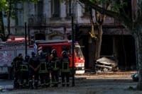 Car crashes into gas installation, followed by a large fire: two youths dead, two people unconscious, building burned down