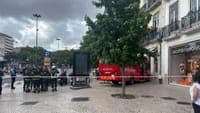 Bus without brakes crashes into terrace in Restauradores. Three people injured