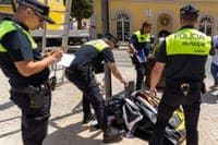 Municipal Police seize Chega billboard and issue a misdemeanour notice to the party after holes were drilled in the pavement