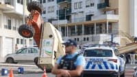 Residents report that the crane was swaying significantly. Sintra City Council called the ACT to the site where two workers died