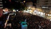 Human chain fills D. João I Square in Porto in response to police charge