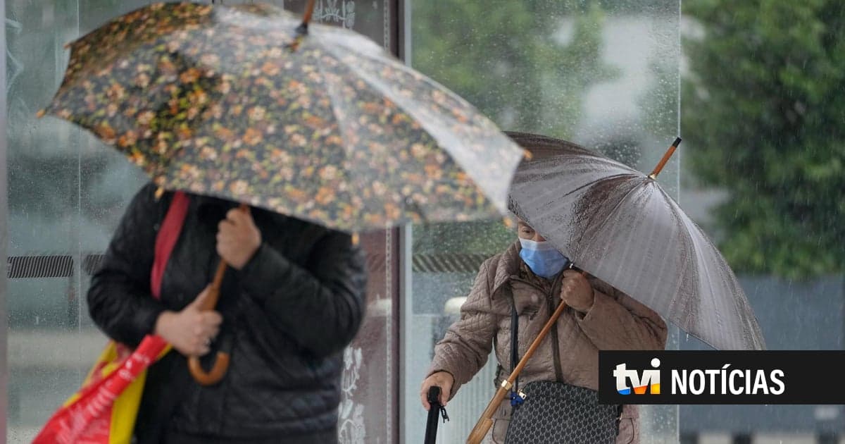 Trovoada, rajadas até 120 km/h e ondas que podem atingir os 11 metros: há nova depressão a caminho de Portugal - TVI Notícias